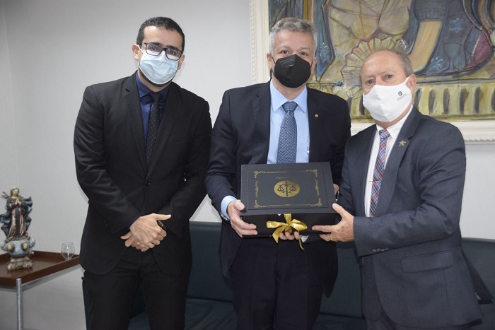 Representantes do MPPA e o Procurador-Geral de Justiça do Maranhão Representantes do MPPA e o Procurador-Geral de Justiça do Maranhão