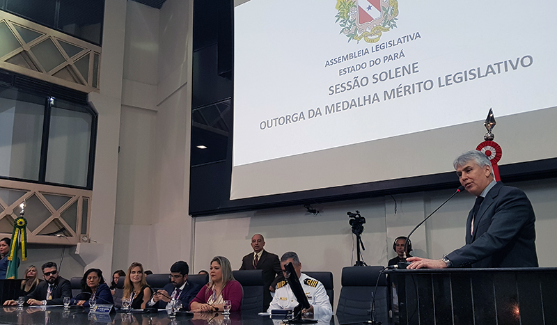 Gilberto Martins falou da tribuna em nome de todos os homenageados Gilberto Martins falou da tribuna em nome de todos os homenageados