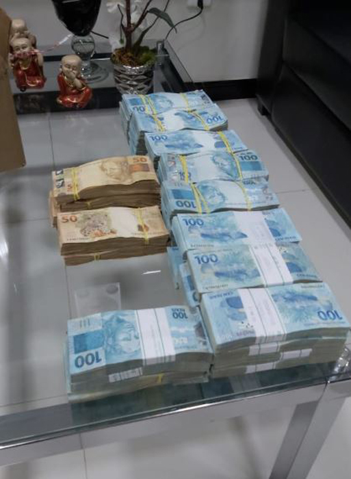 Mais de 700 mil reais foram apreendidos na casa do atual prefeito
