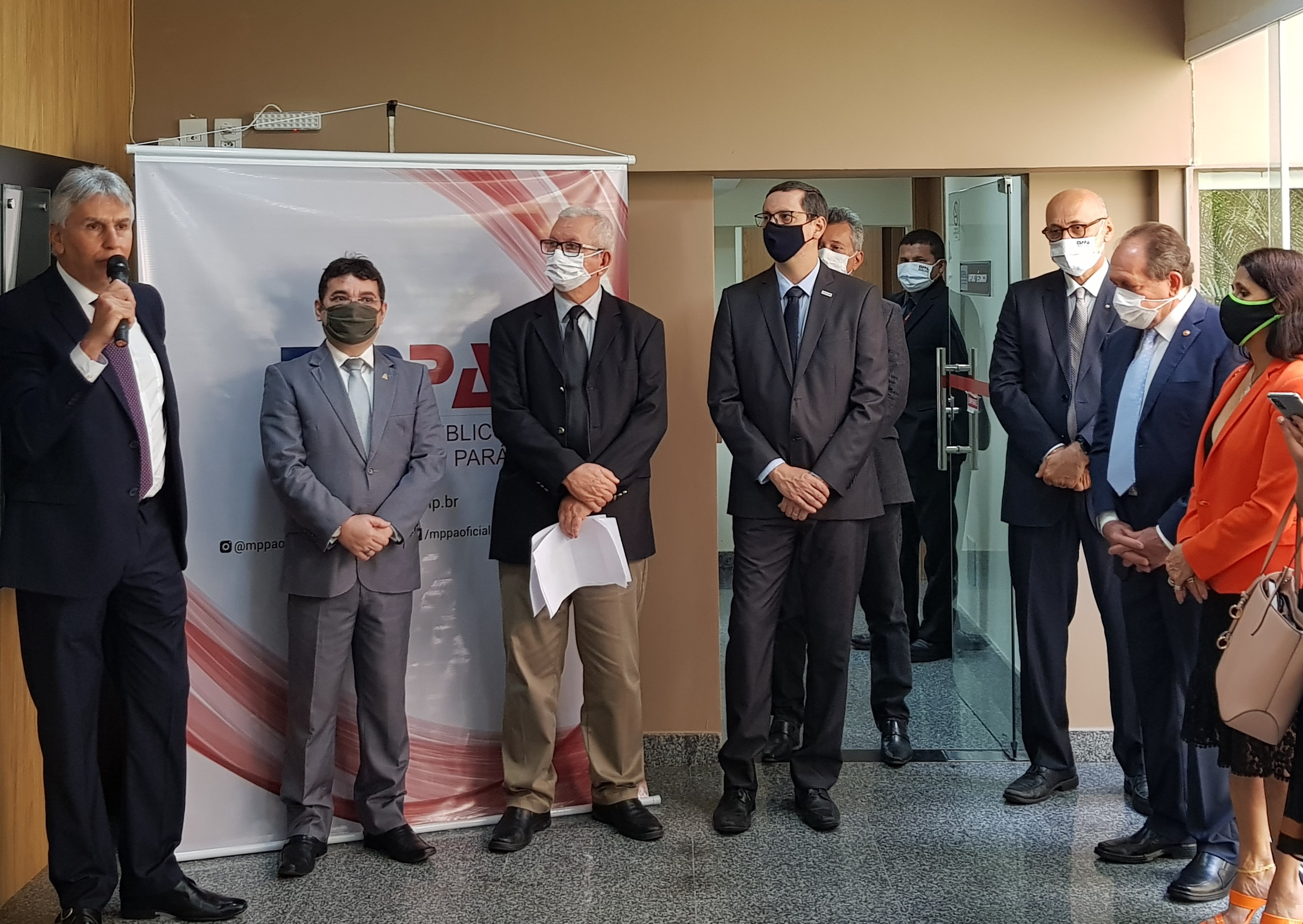O procurador-geral de justiça, Gilberto Martins, fez um agradecimento especial aos homenageados O procurador-geral de justiça, Gilberto Martins, fez um agradecimento especial aos homenageados