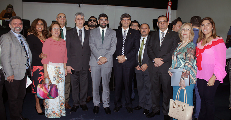 Membros do MPPA e deputados estaduais reunidos após a apresentação do relatório Membros do MPPA e deputados estaduais reunidos após a apresentação do relatório