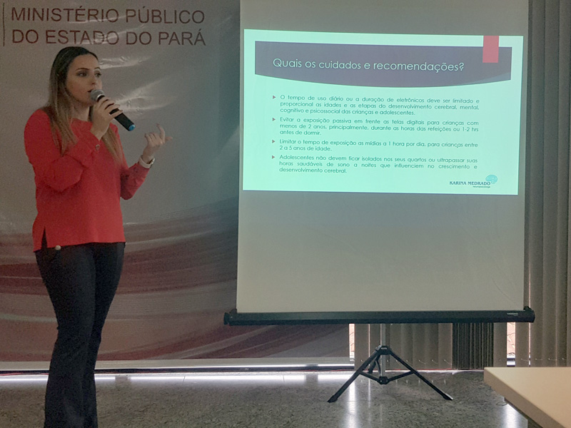 Especialista fala dos cuidados que os pais precisam ter com as crianças no acesso aos dispositivos digitais Especialista fala dos cuidados que os pais precisam ter com as crianças no acesso aos dispositivos digitais