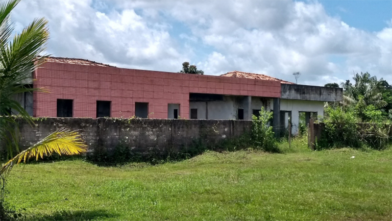 O centro de ensino para crianças, localizado no bairro São Francisco, está abandonado.