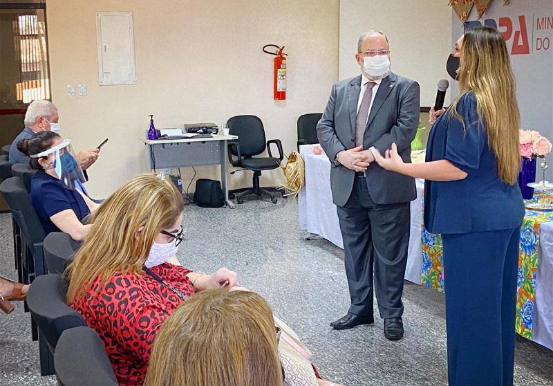 Coordenadora da PJ de Castanhal, a PJ Sabrina Kalume saúda o PGJ César Mattar Jr e comitiva Coordenadora da PJ de Castanhal, a PJ Sabrina Kalume saúda o PGJ César Mattar Jr e comitiva