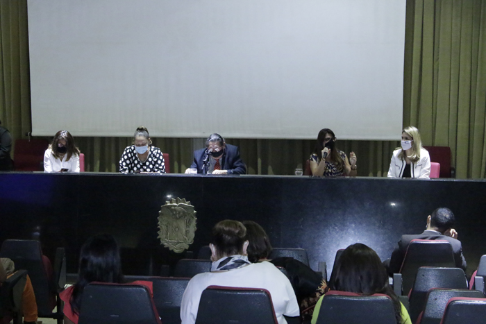 PJ Vyllya Sereni coordenou a mesa do seminário