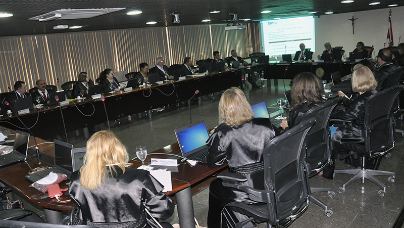 Membros do Colégio de Procuradores assistem apresentação da Operação Perfuga Membros do Colégio de Procuradores assistem apresentação da Operação Perfuga