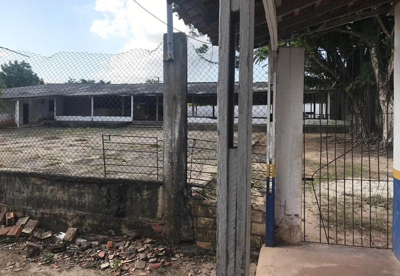 Parte da quadra da Escola Estadual Antônio Valdenir Araújo Parte da quadra da Escola Estadual Antônio Valdenir Araújo