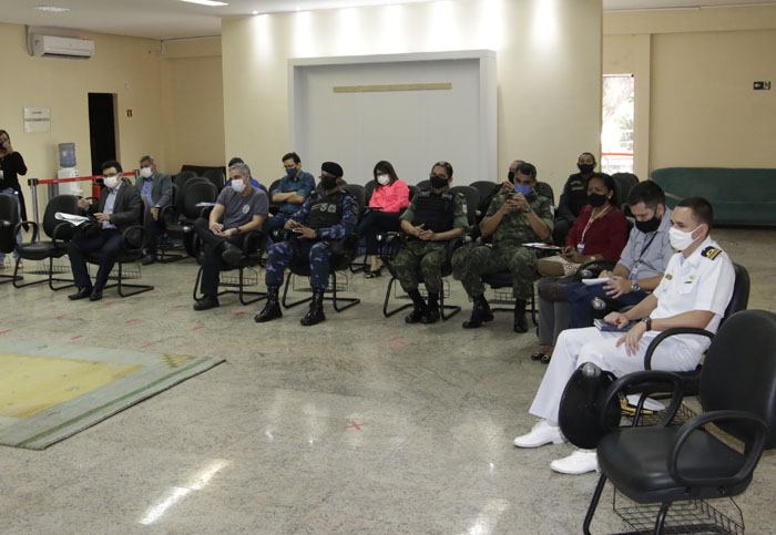 Descrição da imagem: na foto aparecem várias pessoas sentadas no auditório Descrição da imagem: na foto aparecem várias pessoas sentadas no auditório