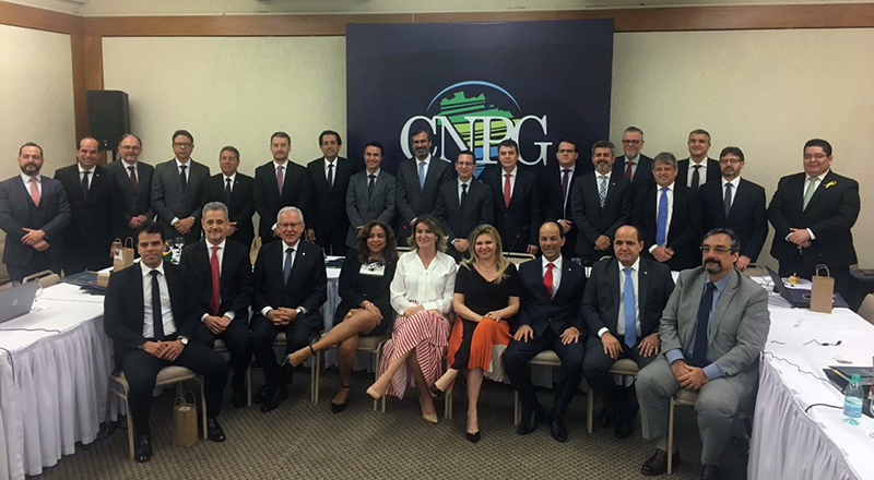 Participantes da reunião posam após as discussões: integração no Ministério Público Participantes da reunião posam após as discussões: integração no Ministério Público