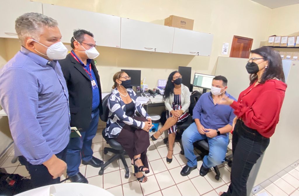 Também houve reunião da Subprocuradora-geral de Justiça para área técnico-administrativa, Ubiragilda Pimentel Também houve reunião da Subprocuradora-geral de Justiça para área técnico-administrativa, Ubiragilda Pimentel