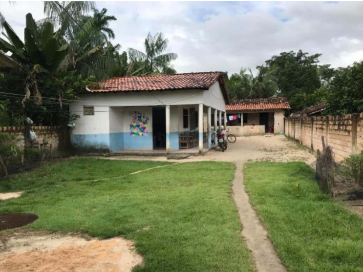 A escola funciona em espaço improvisado A escola funciona em espaço improvisado