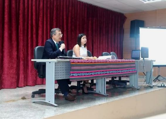 O Ouvidor Agrário João Miguel Souza e a promotora Ione Nakamura