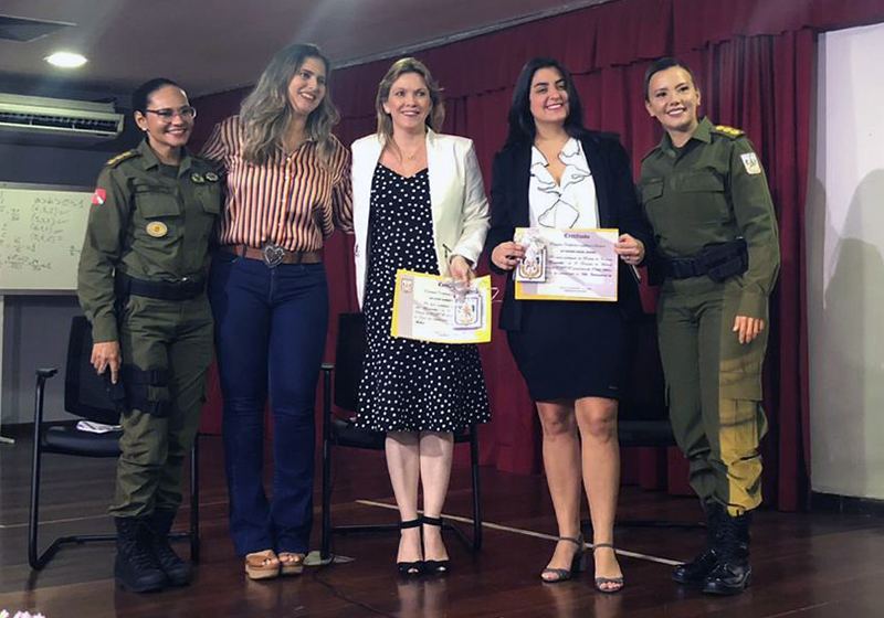 Leane Fiuza e demais participantes da roda de conversa: atenção aos crimes contra as mulheres Leane Fiuza e demais participantes da roda de conversa: atenção aos crimes contra as mulheres