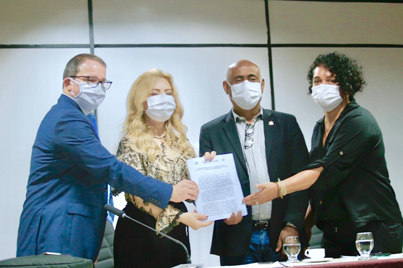 Participantes assinaram Carta de Intenção em prol da criação de políticas públicas para regularização fundiária de mulheres vítimas de violência.