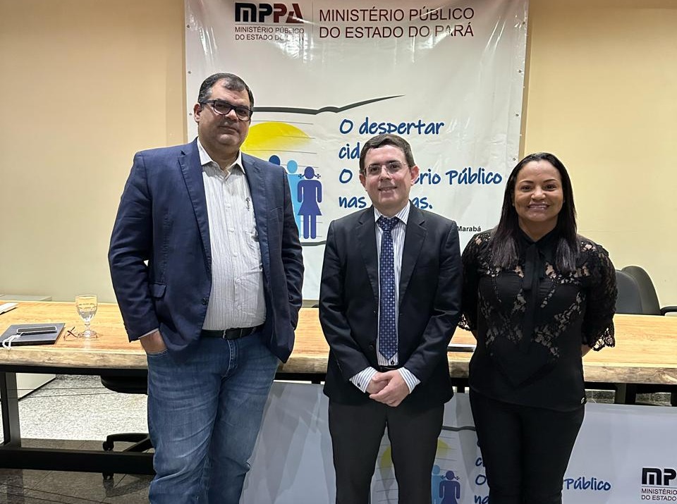 Promotores Samuel Furtado Sobral, Jane Cleide Silva Souza e José Grisi Dantas conduziram a palestra. Promotores Samuel Furtado Sobral, Jane Cleide Silva Souza e José Grisi Dantas conduziram a palestra.