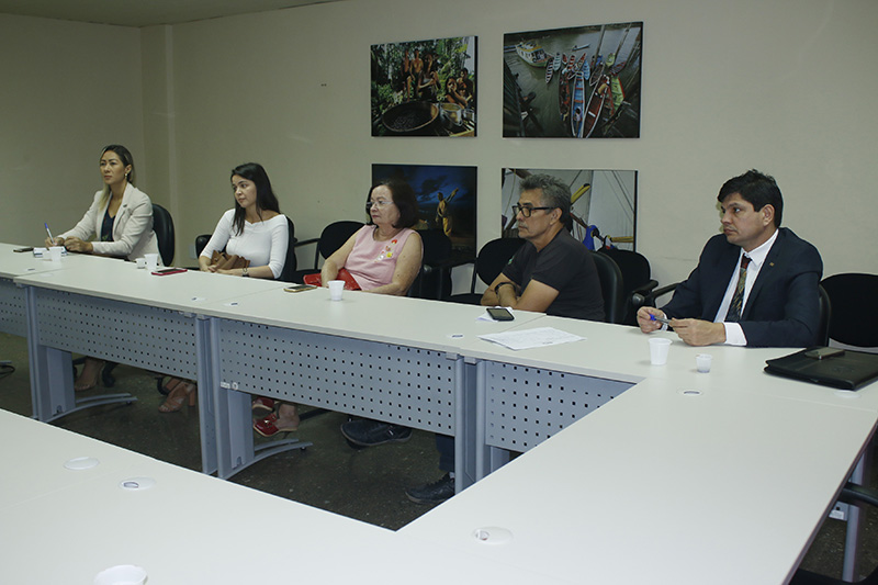 ARCON e representantes das empresas de navegação que realizam o transporte na região participaram da reunião.