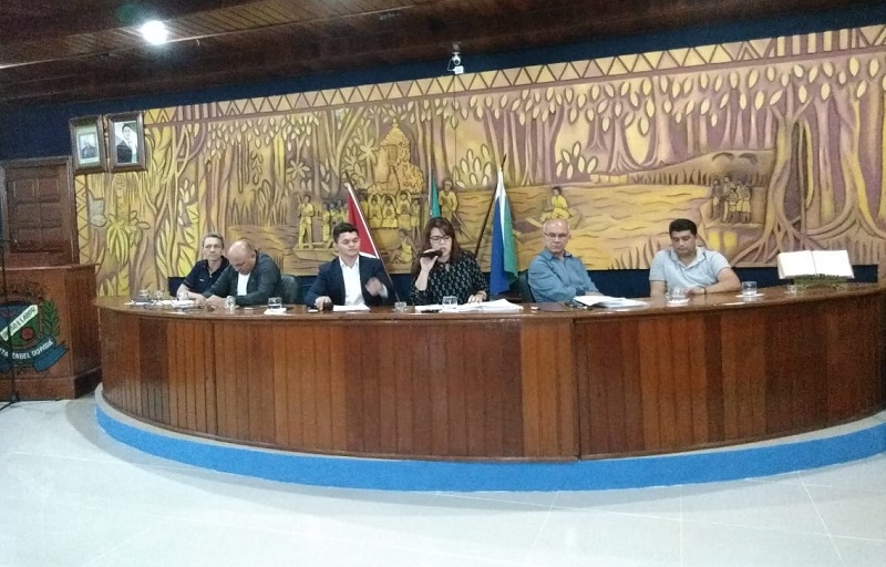 Promotora Vyllya Sereni explica as providências que o MP vem tomando Promotora Vyllya Sereni explica as providências que o MP vem tomando