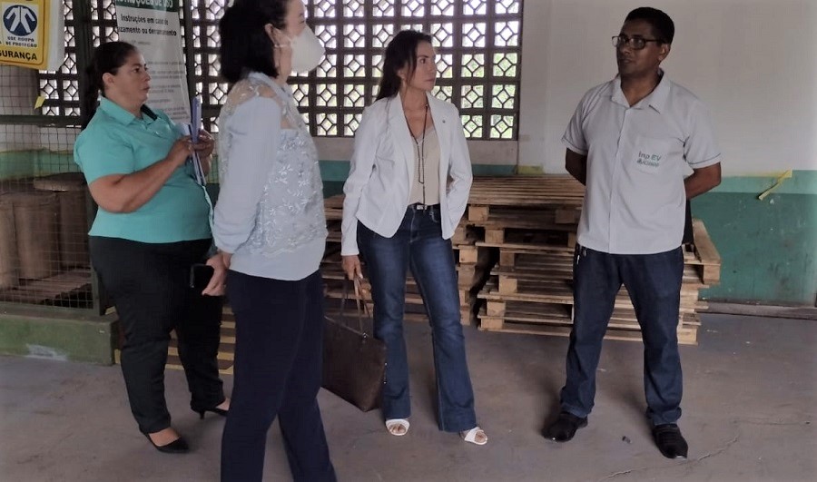 Na visita, o responsável técnico explicou sobre o funcionamento do posto Na visita, o responsável técnico explicou sobre o funcionamento do posto