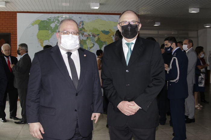 PGJ César Mattar Jr e Subprocurador do MPAP Nicolau Crispino durante o evento da Marinha do Brasil PGJ César Mattar Jr e Subprocurador do MPAP Nicolau Crispino durante o evento da Marinha do Brasil