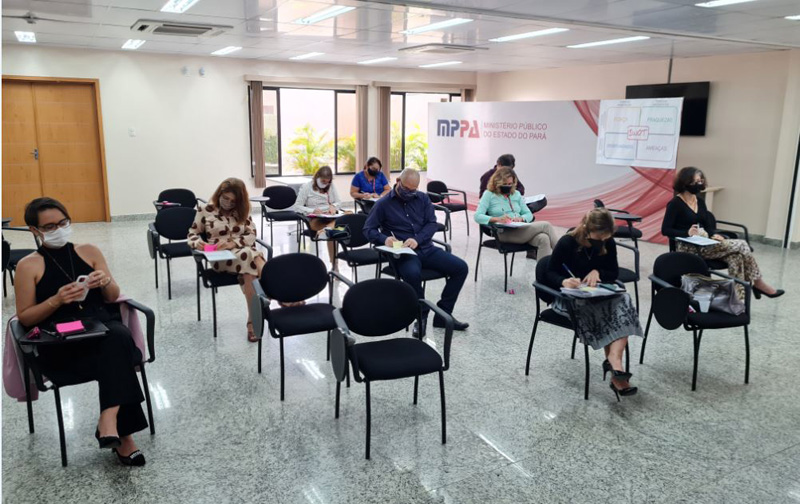 Promotores assessores e servidores participam da elaboração do planejamento da CGMP