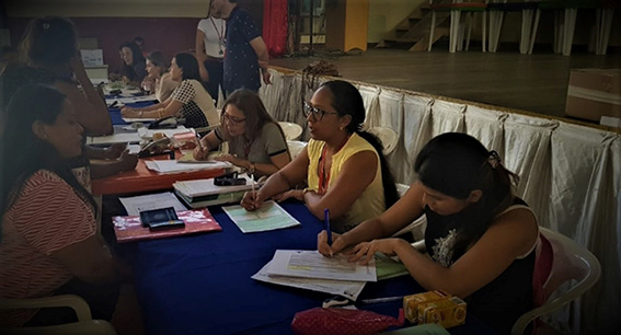 Público fazendo registros de documentos e Cadastro Único. Na foto, Solange Bezerra, atualmente desempregada, busca auxílio do bolsa família. Público fazendo registros de documentos e Cadastro Único. Na foto, Solange Bezerra, atualmente desempregada, busca auxílio do bolsa família.