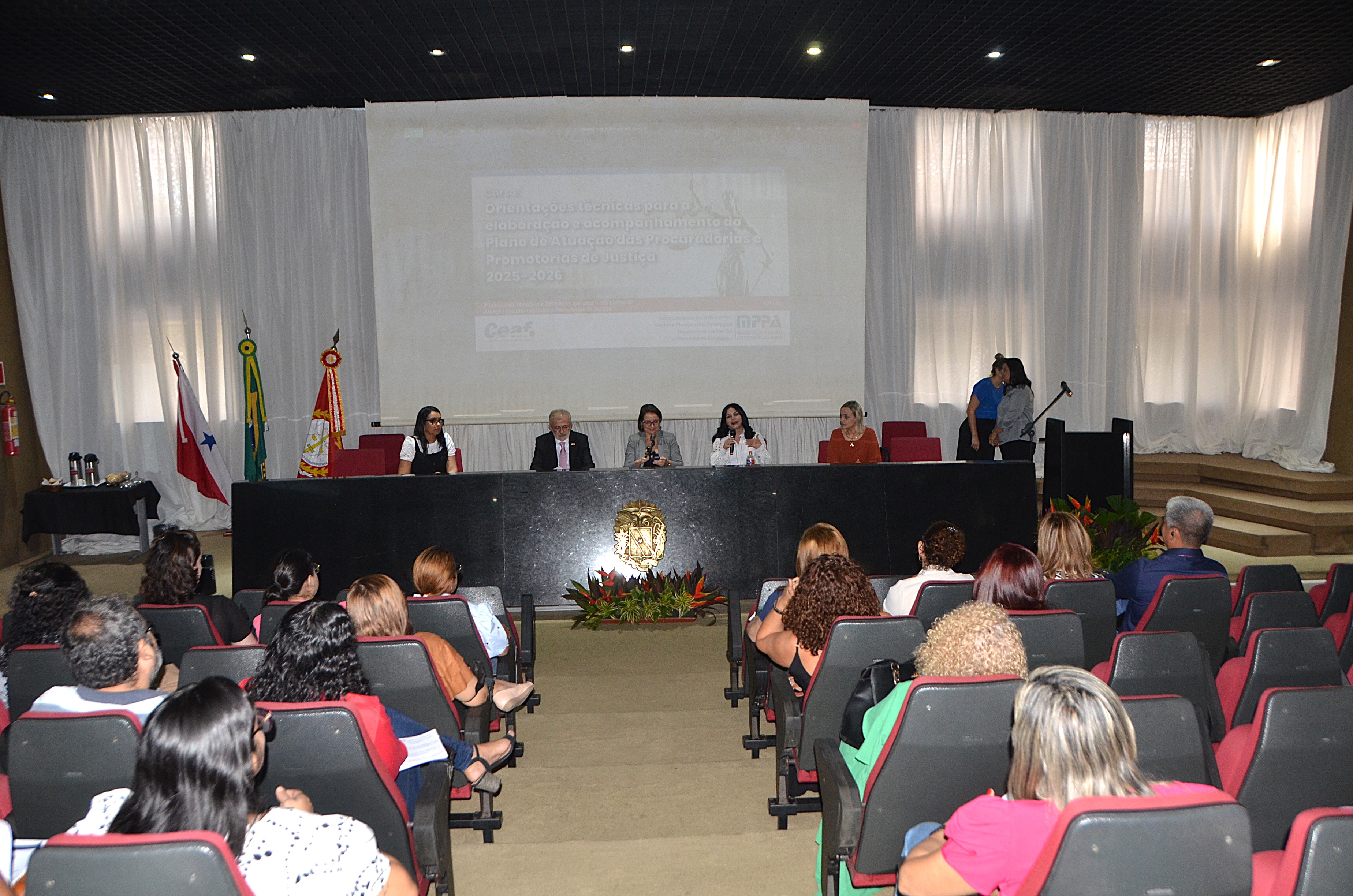 Evento aborda sobre questões de gênero, diversidade e justiça social no contexto educacional.