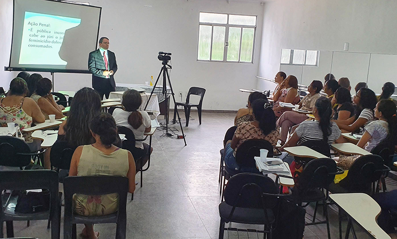Promotor de Justiça Franklin Prado fez palestra sobre feminicídio e violência doméstica Promotor de Justiça Franklin Prado fez palestra sobre feminicídio e violência doméstica
