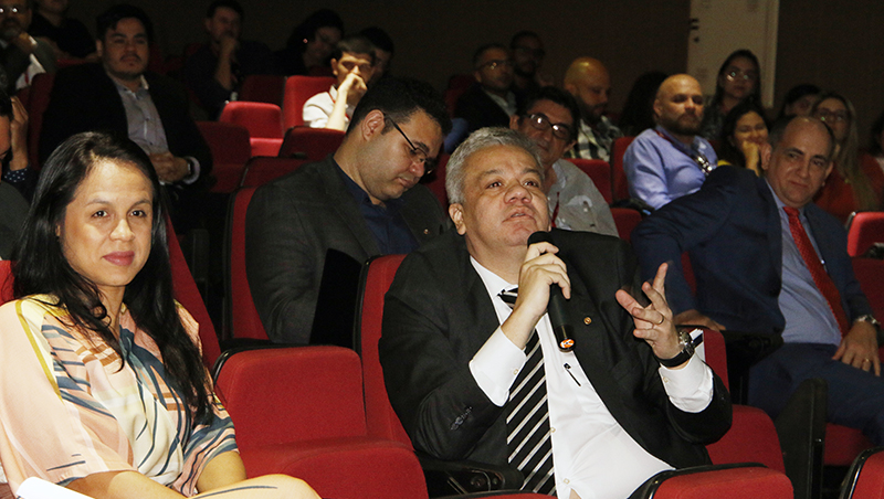 Promotores de Justiça Liliane Carvalho e Lauro Freitas se manifestam durante a capacitação Promotores de Justiça Liliane Carvalho e Lauro Freitas se manifestam durante a capacitação