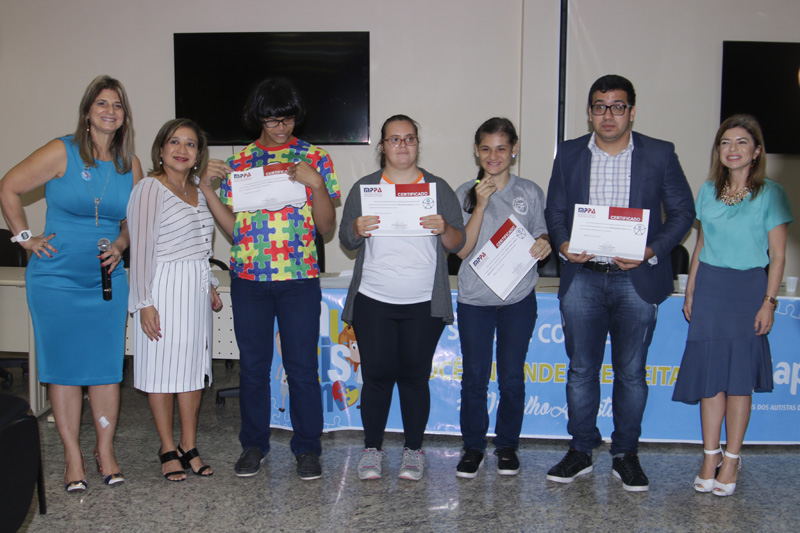 Autistas homenageados pelo Ministério Público Autistas homenageados pelo Ministério Público