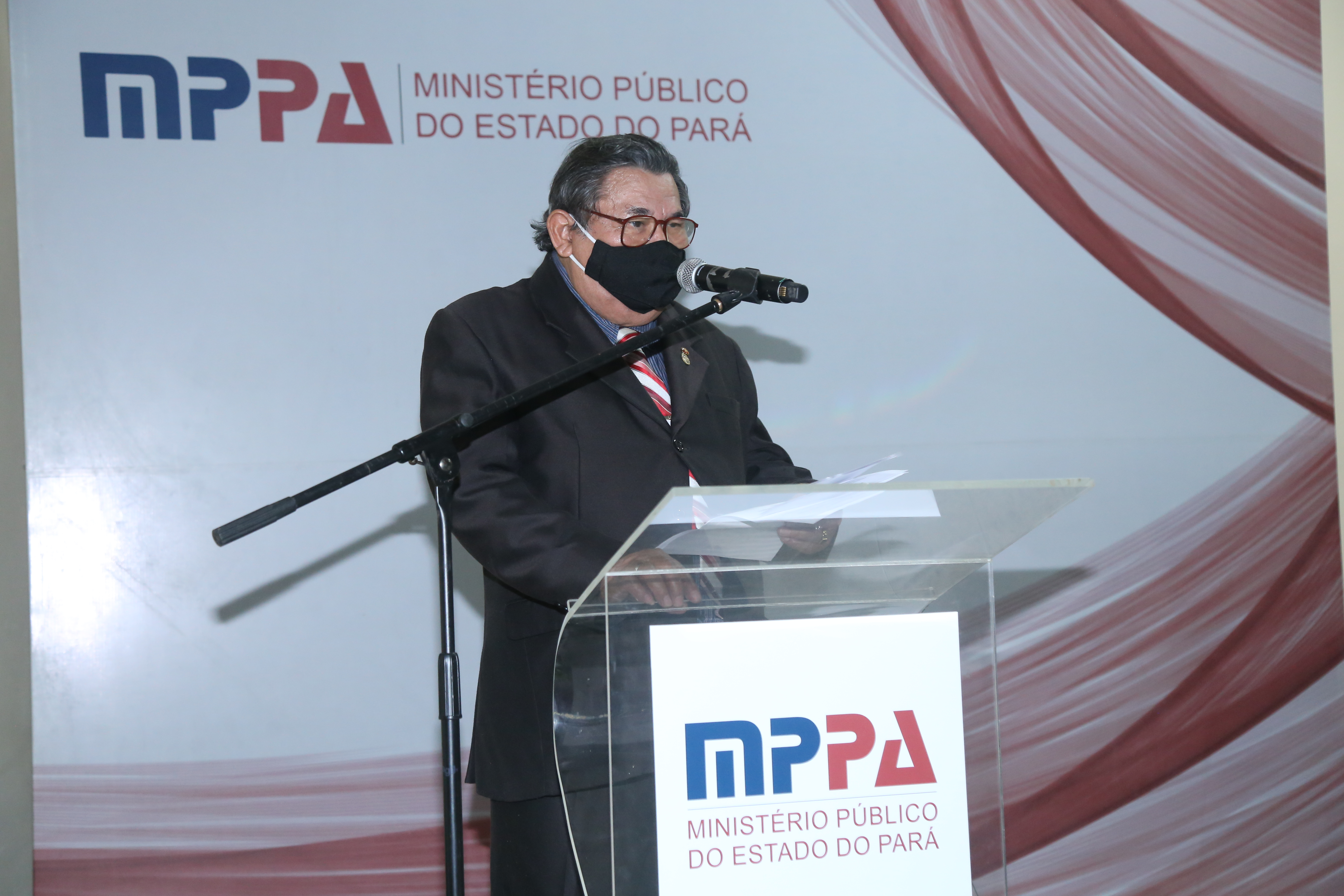 #PraTodosVerem o Ouvidor empossado,Adélio Mendes dos Santos, discursando ao púlpito