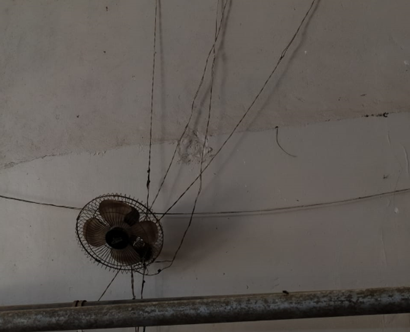 Fiacao clandestina pode causar incendio a qualquer momento.
