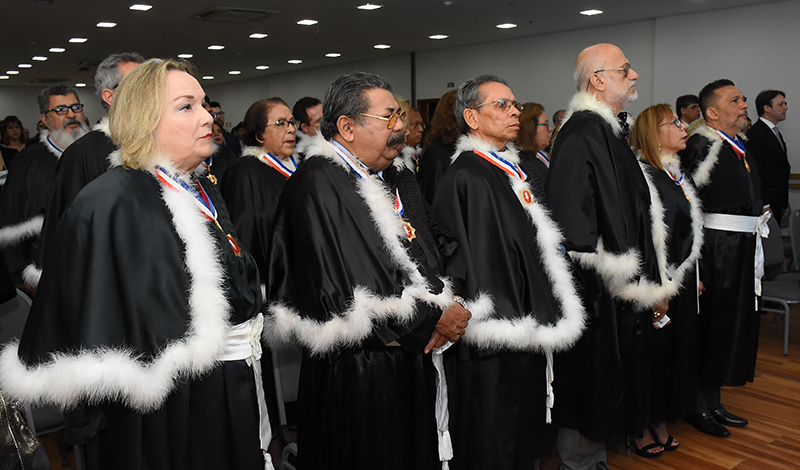 Procuradores de Justiça assistem a condecoração