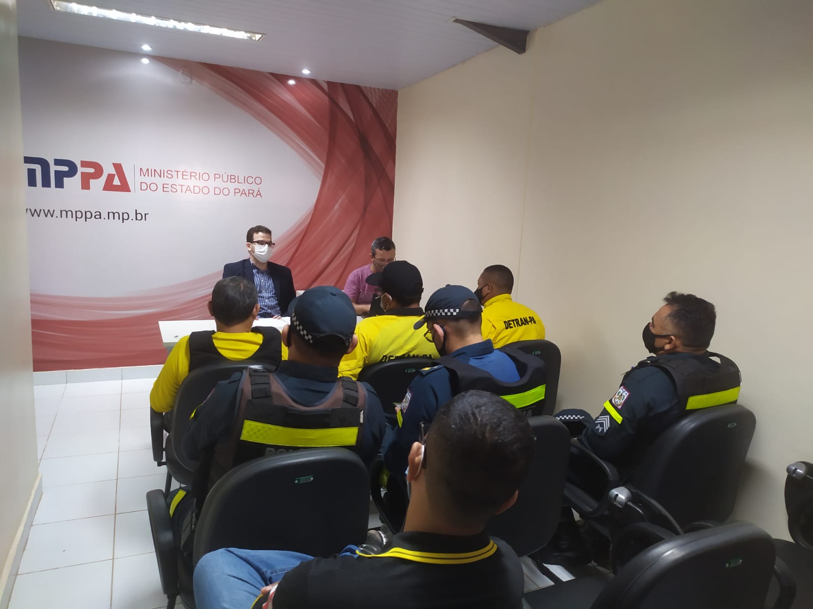Promotoria e instituições debatem ações de melhorias para o trânsito Promotoria e instituições debatem ações de melhorias para o trânsito