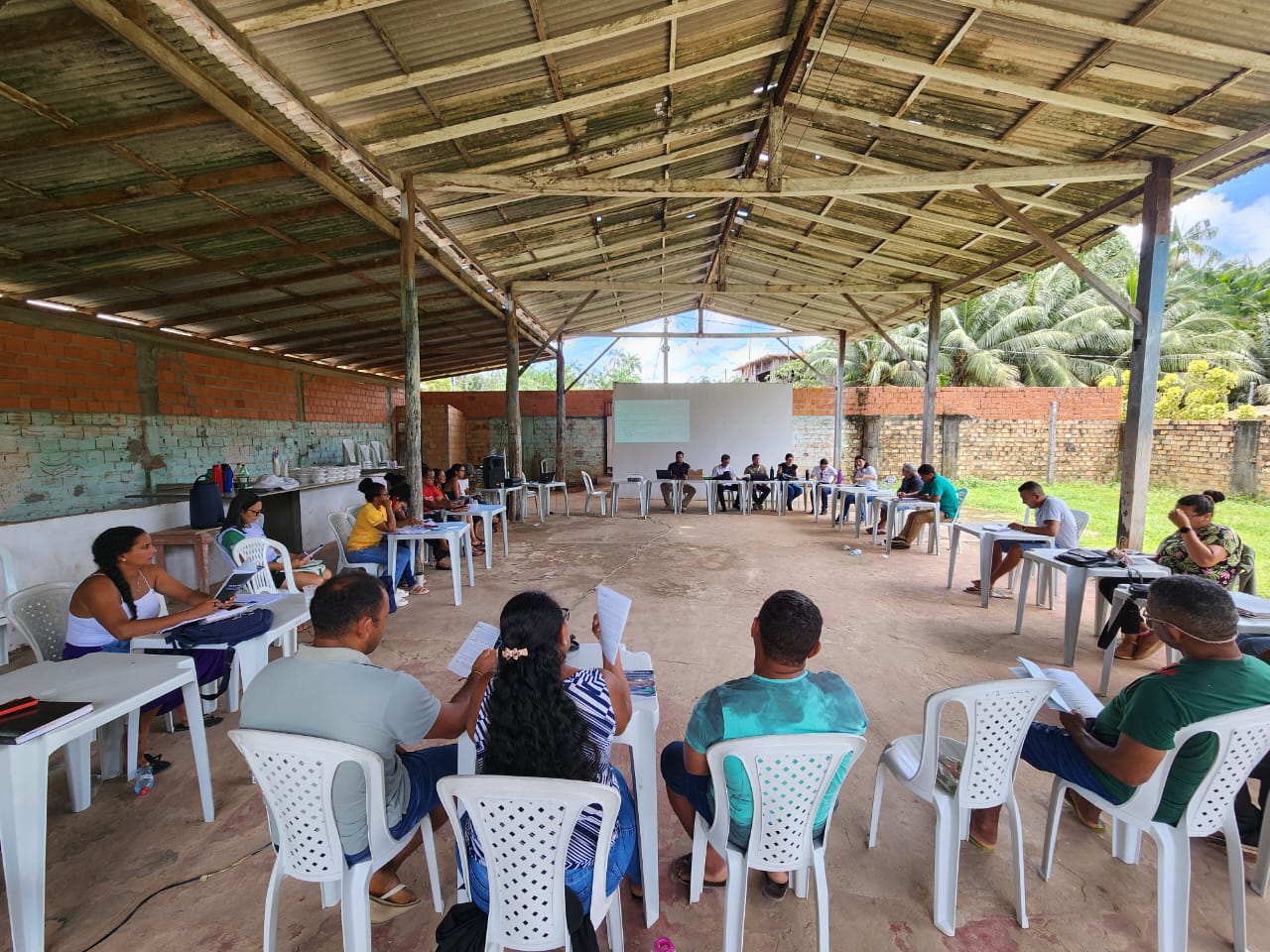 Encontro reuniu representantes de associações quilombolas e especialistas técnicos.