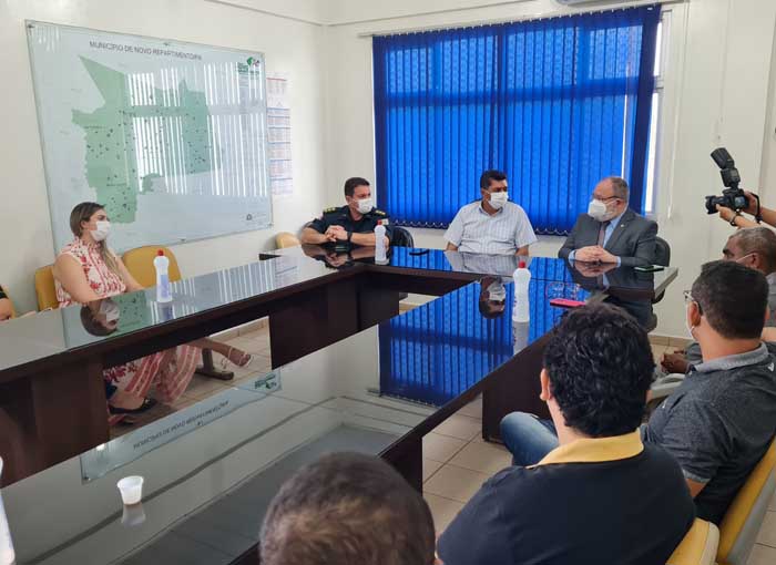 PGJ César Mattar Jr. e SUBPGJTA Ubiragilda Pimentel fizeram visita institucional ao prefeito Valdir Lemes de Novo Repartimento PGJ César Mattar Jr. e SUBPGJTA Ubiragilda Pimentel fizeram visita institucional ao prefeito Valdir Lemes de Novo Repartimento
