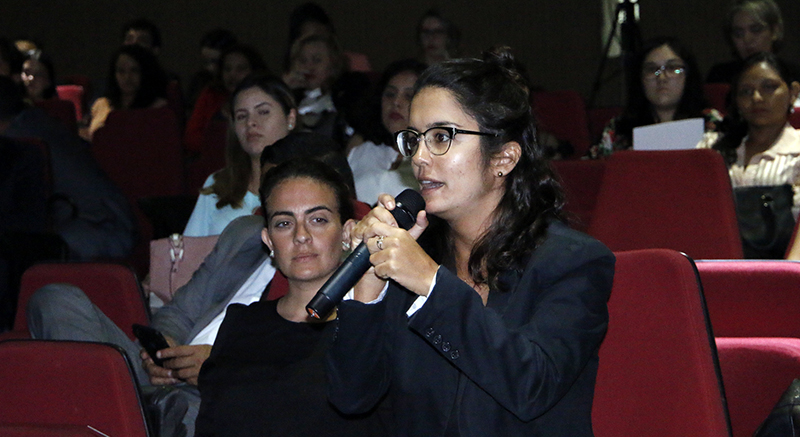 Promotora de Justiça Juliana Félix, de Porto de Moz, participa do debate Promotora de Justiça Juliana Félix, de Porto de Moz, participa do debate