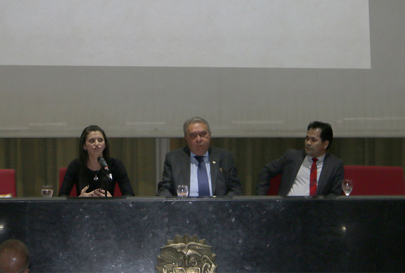 Maria de Fátima Alves, juíza de Direito; Thadeu de Jesus e Silva, membro da APL; César Ramos da Costa, membro fundador do Instituto Paraense do Direito de Defesa