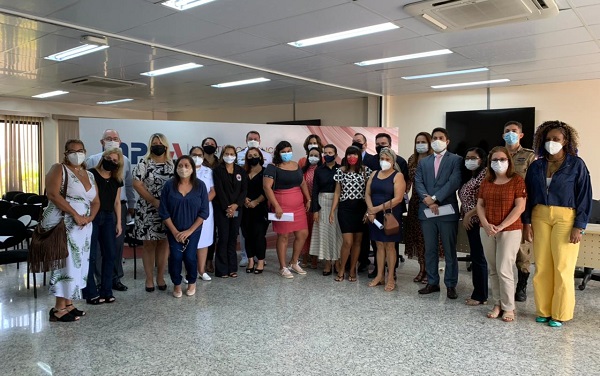 Membros da Comissão Estadual de Enfrentamento dos Acidentes com Escalpelamento reúnem-se com mulheres vítimas de acidentes e médico da área Membros da Comissão Estadual de Enfrentamento dos Acidentes com Escalpelamento reúnem-se com mulheres vítimas de acidentes e médico da área