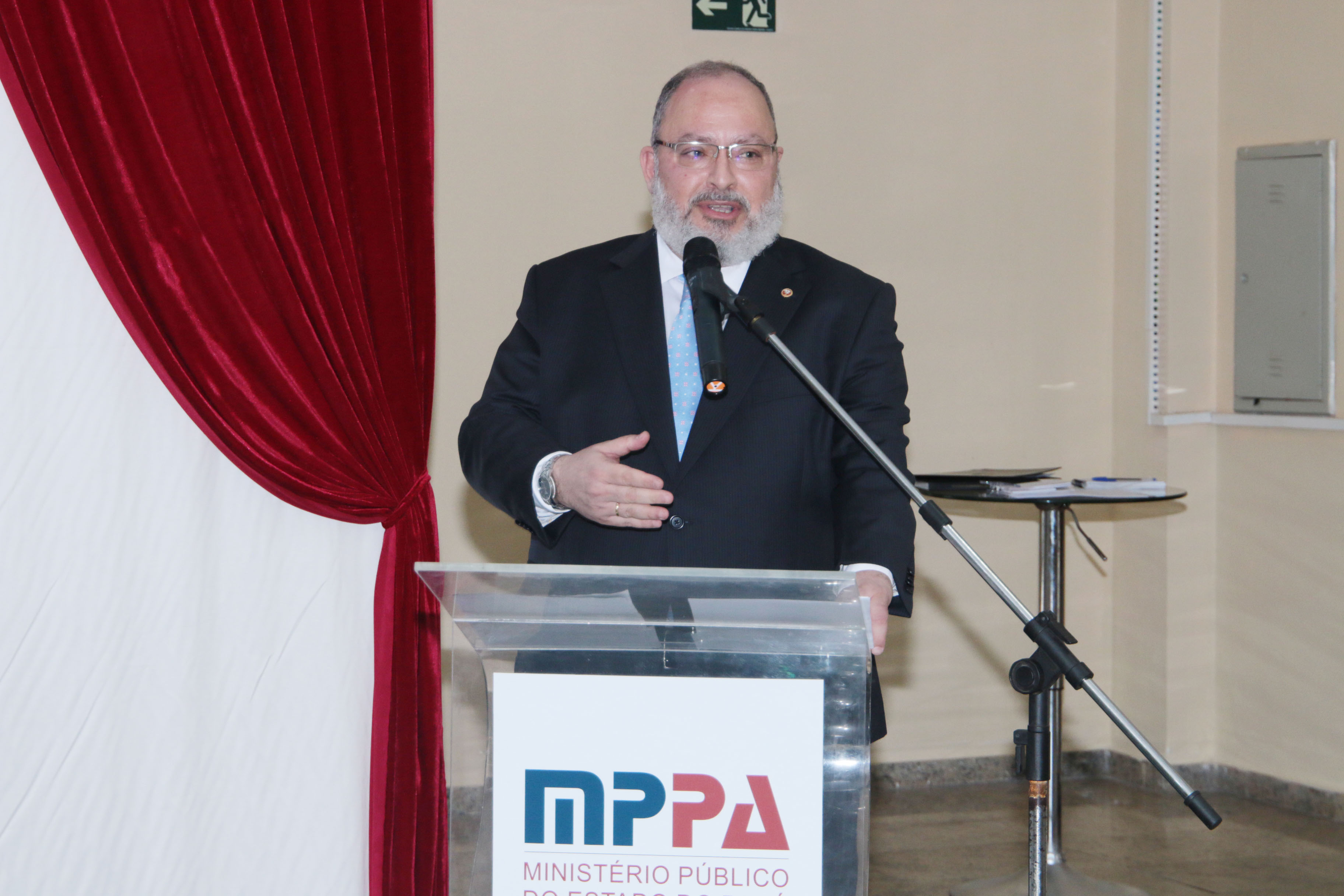 O PGJ, César Mattar Jr, presidiu a solenidade que contou com familiares dos homenageados, amigos e autoridades.