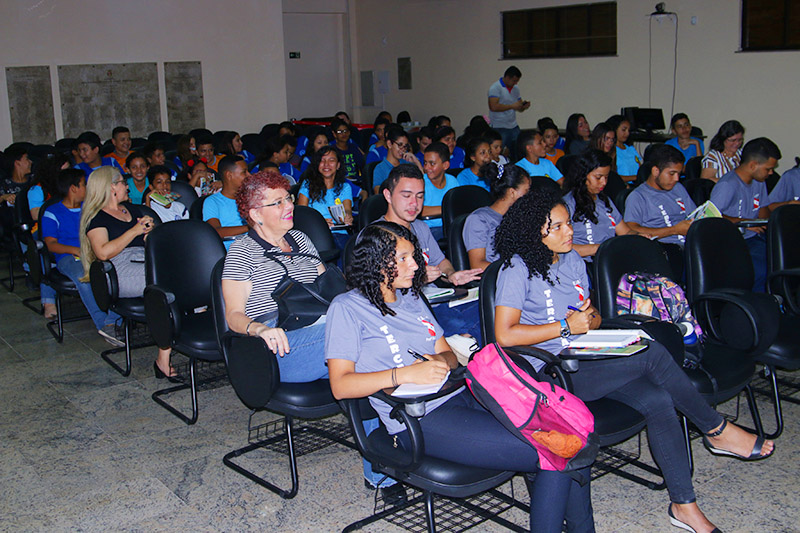 Alunos das escolas municipais aprendem sobre consumo sustentável Alunos das escolas municipais aprendem sobre consumo sustentável