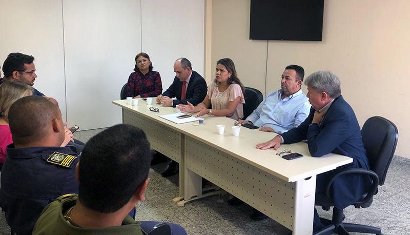 Membros do MPPA e do governo estadual durante reunião sobre o transporte fluvial Membros do MPPA e do governo estadual durante reunião sobre o transporte fluvial
