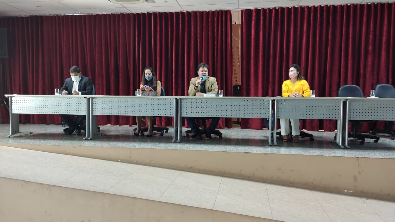 Mesa de abertura do seminário