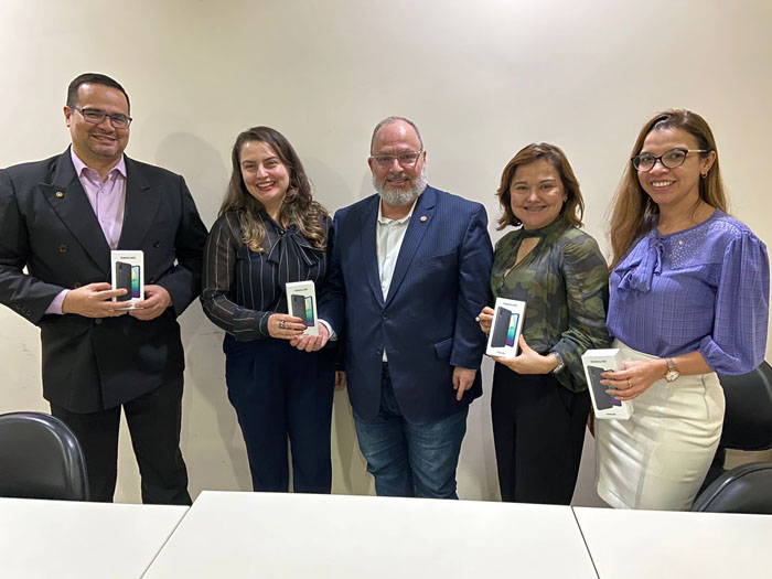 PGJ entrega celulares na Promotoria de Paragominas PGJ entrega celulares na Promotoria de Paragominas