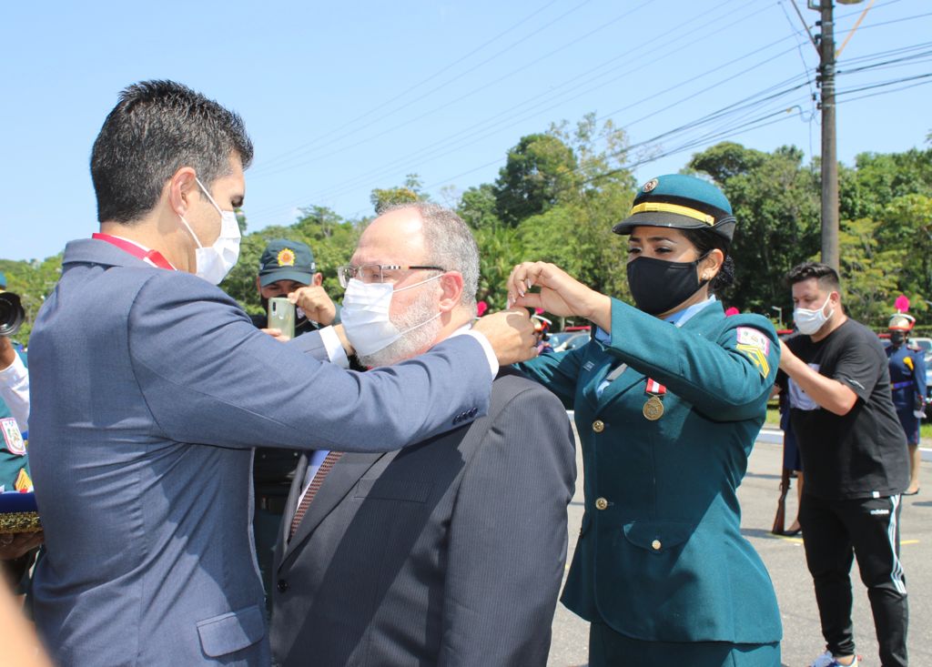 Outorga é a mais alta honraria da Polícia Militar do Estado e reconhece autoridades civis e militares que prestaram relevantes serviços à corporação Outorga é a mais alta honraria da Polícia Militar do Estado e reconhece autoridades civis e militares que prestaram relevantes serviços à corporação